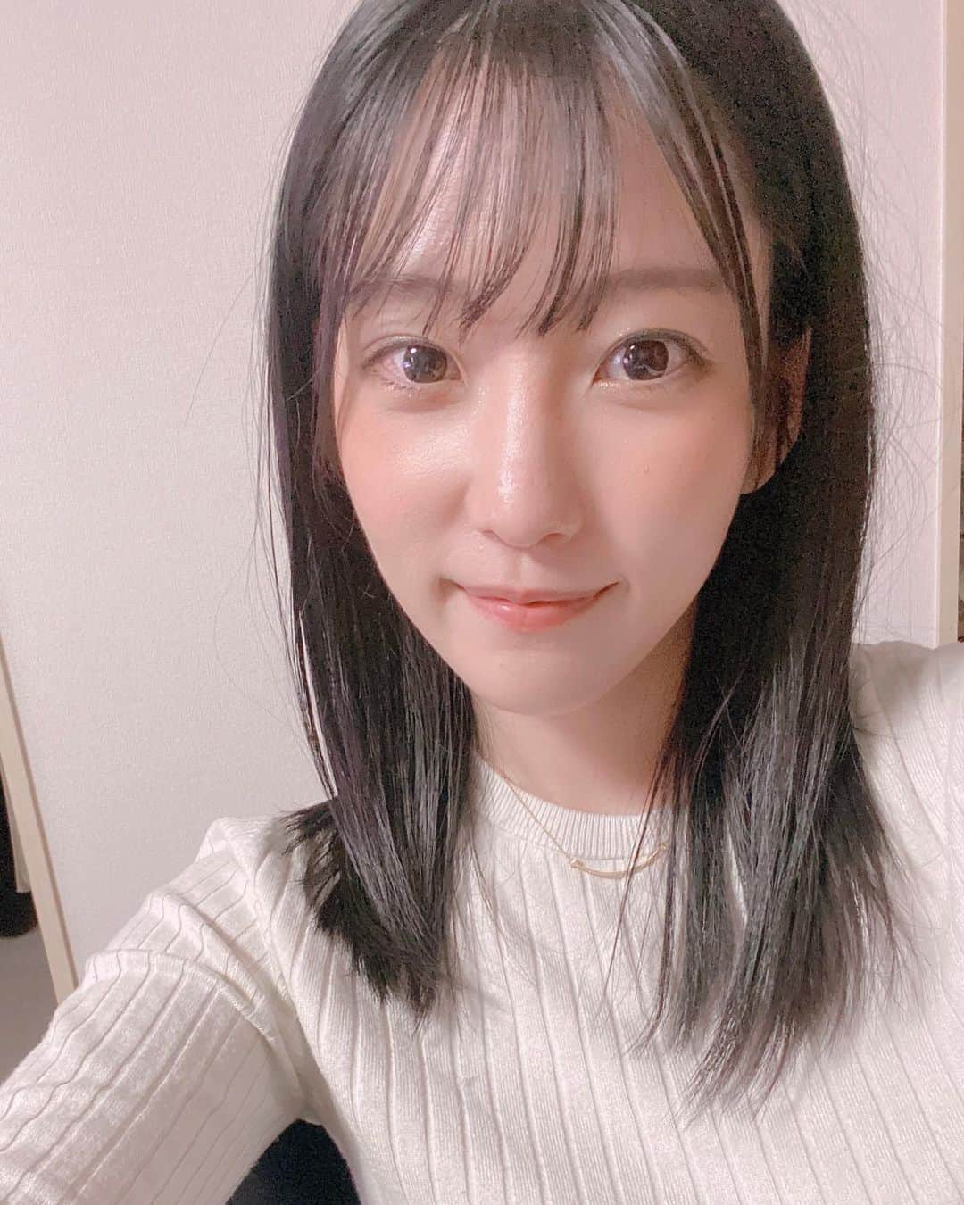 椿梨央のインスタグラム：「告知したい事があるんだけどね もう少し待ってね^^ . . 椿梨央誕生祭グッズの販売5月25日に 予定していましたが もう少しお待ちを‼️ . . . #野球 #野球女子 #女子野球」