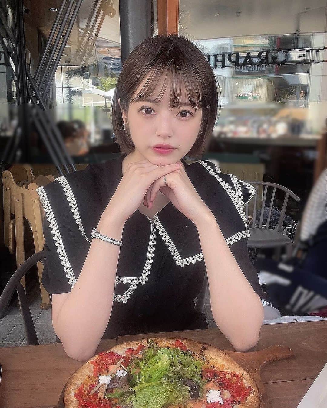 のインスタグラム：「真顔🫤😐😑 6月もよろしくお願いします💐🫧💕」