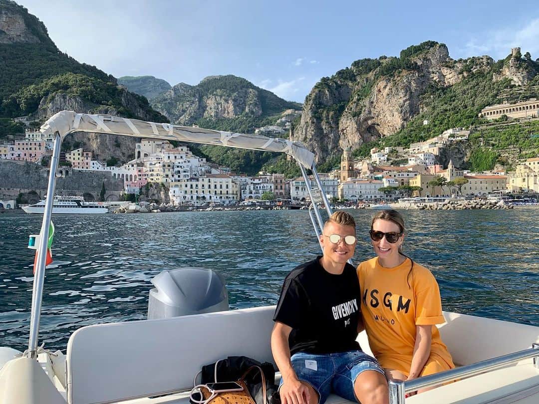 のインスタグラム：「best wife, best mum & my best friend ❤️😘 #loveyou #vacationmode #alwaysbymyside」