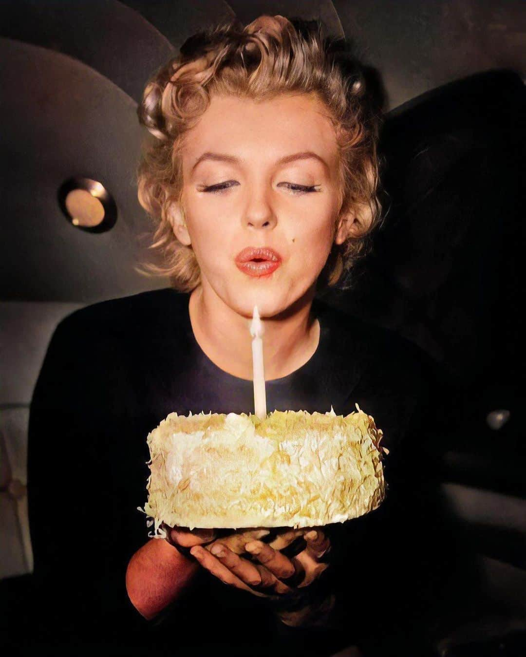 マリリン・モンローのインスタグラム：「Happy 96th birthday to our angel who will always live forever in our hearts ❤️ Gone too soon, never forgotten」