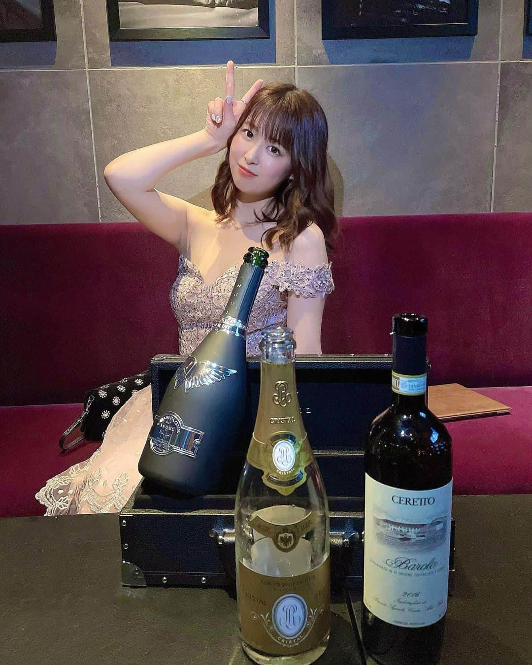 二宮ひかりさんのインスタグラム写真 - (二宮ひかりInstagram)「・ ・ キャバ嬢にのひー⸜( ◜࿁◝ )⸝🍾🥂♡ ・ ・ #二宮ひかり #にのひー #手のひらサイズ #アタッカーズ専属 #アタッカーズ #キャバ嬢  #レッドドラゴン  #シャンパン  #キャバドレス」6月1日 23時34分 - hikari_ninomiya_