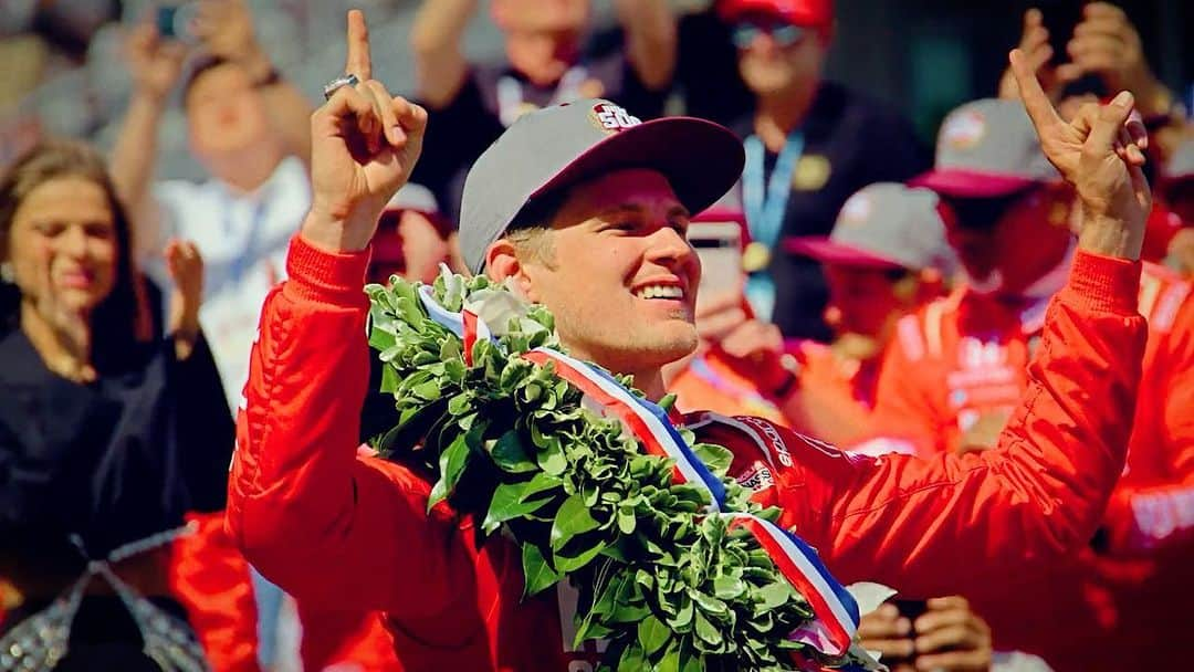 マーカス・エリクソンのインスタグラム：「Indy 500 champion. No it hasn’t sunk in yet 🤯😅. Thanks for all the messages. I truly appreciate it 🙏🏻🤩 #ME8 #INDY500   @huskichocolate  @chipganassiracing  @hondaracing_hpd  @bauhaussverige  @modoeyewear  @bellracinghq   Video @chipganassiracing  Music @wearegalantis」