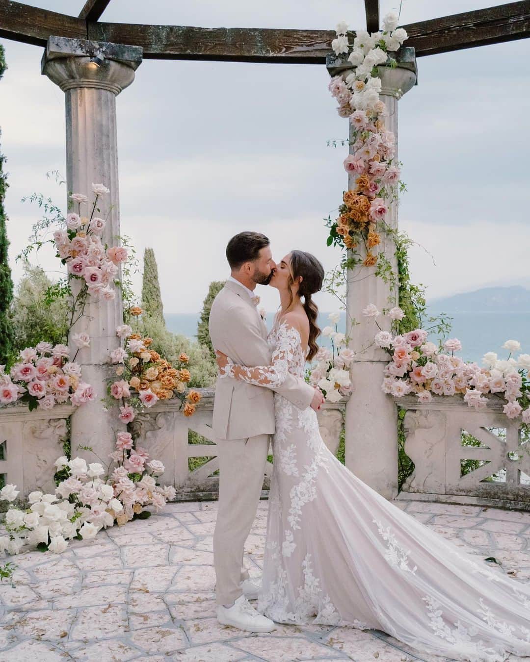 マルヴィン・プラッテンハルトのインスタグラム：「Forever isn‘t long enough  28.05.22 💍🤍」