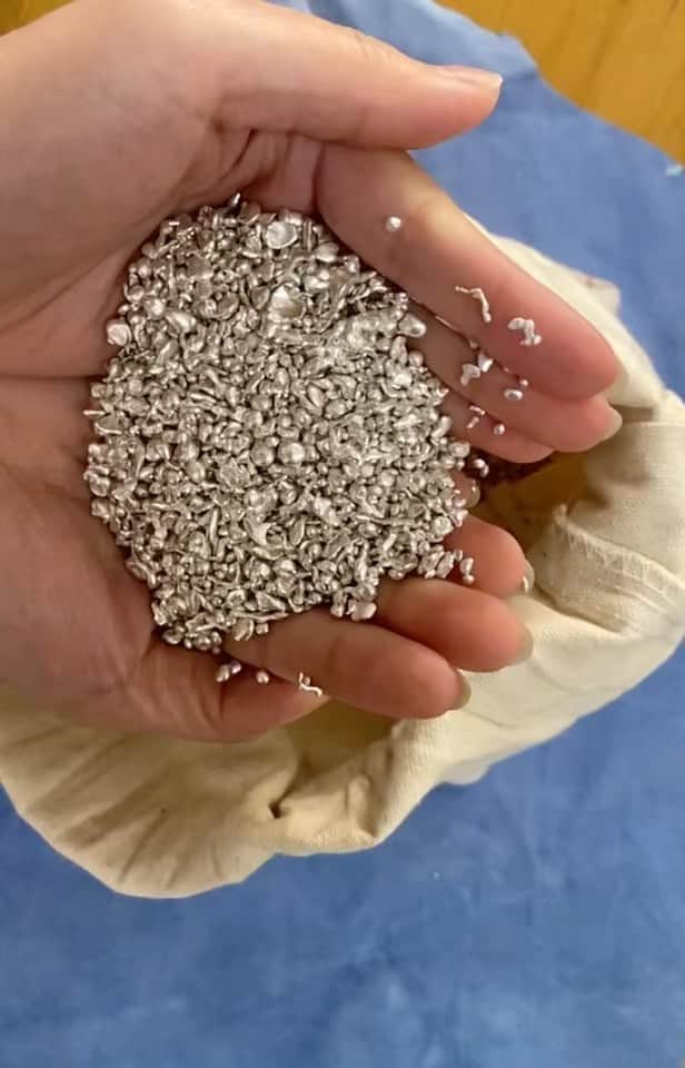 チャンルーのインスタグラム：「Silver in it's purest from! These tiny morsels of sterling silver are domestically sourced then melted and poured into our hand carved molds to create our unique silver and gold charms 🪙 #chanluustudio」