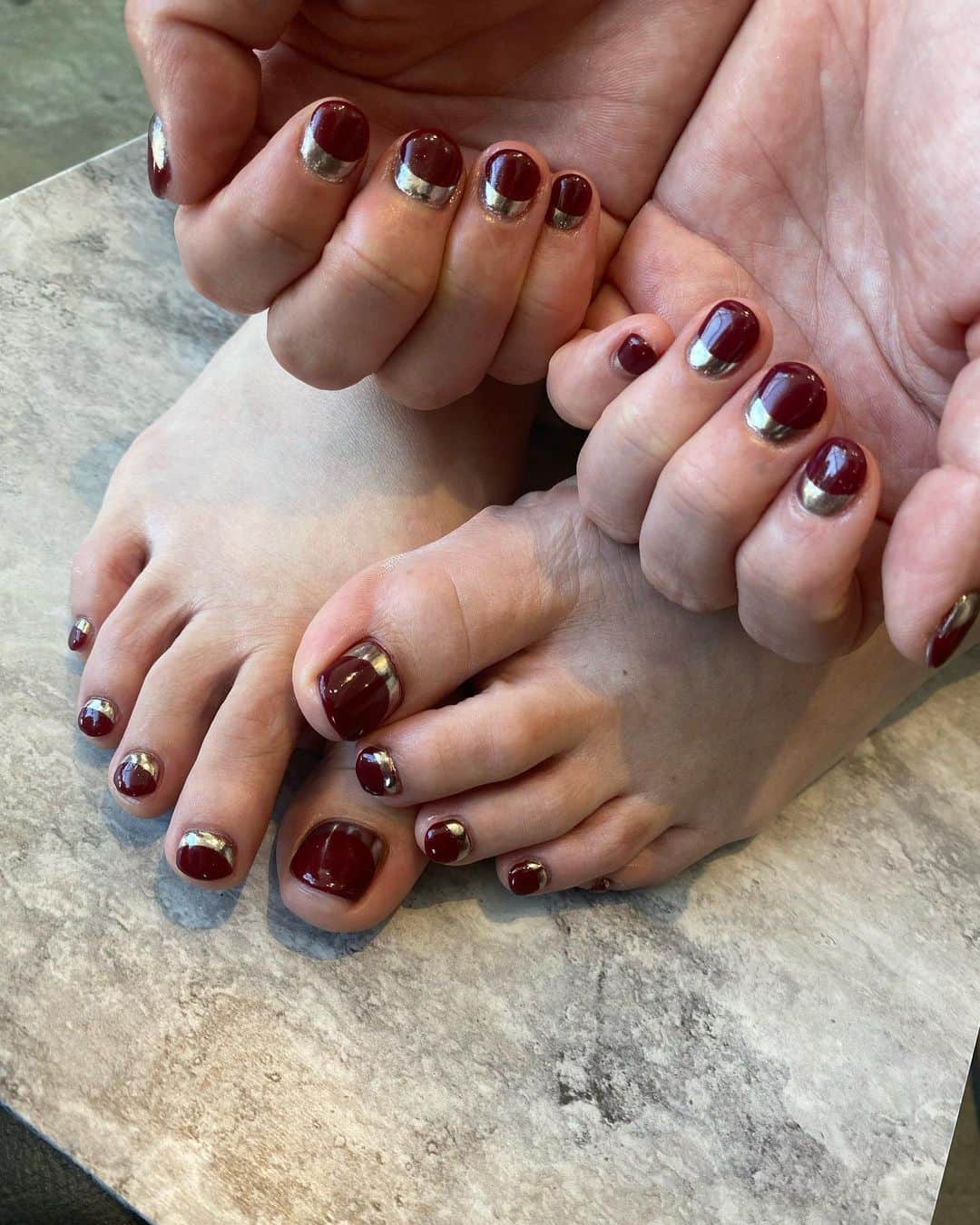 古閑美保のインスタグラム：「ネイル @lavivi.ake  @nails_lavivi  #色ちゃん姉妹」