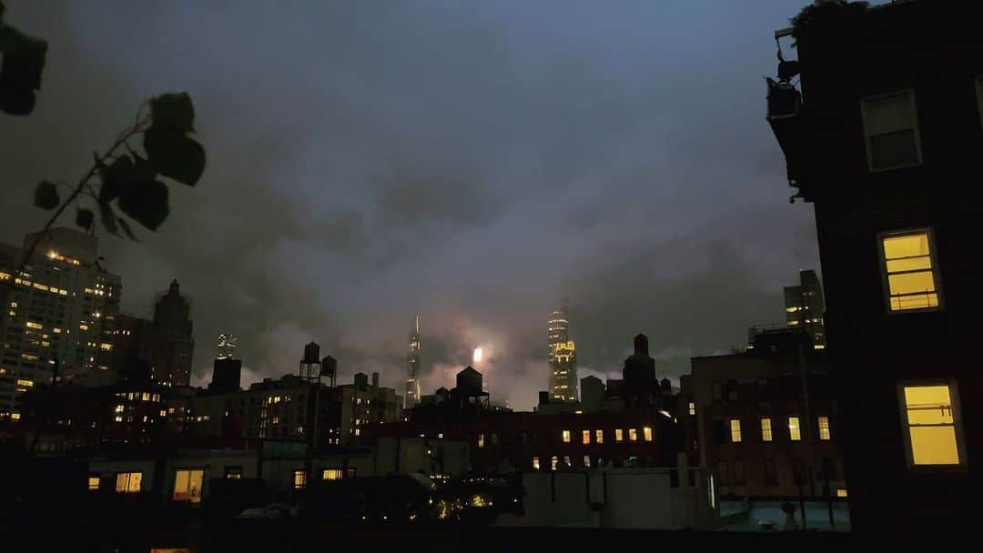 JULIEN D'YSのインスタグラム：「#newyork 🌩storm …..like me ⚡️cinematographic !!!! Love 💧jun1.2022」