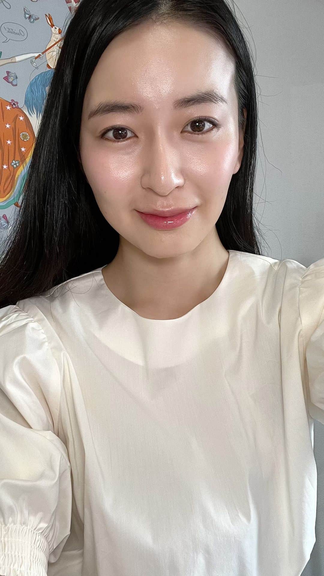 岩間恵のインスタグラム：「メイクライブしてみたよ💄 ズボラがバレてしまった リールに残しておくけどそのうち消すかもです笑」