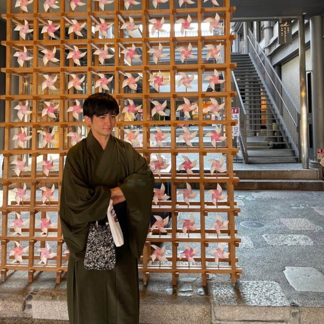 伊豆蔵将太さんのインスタグラム写真 - (伊豆蔵将太Instagram)「アナウンサーの同期たちと久しぶりに会えました！ 学生時代は共に就活を頑張り、今はそれぞれの地で活躍する、仲間であり最高の友達です。 . せっかく集まれたので、みんなで着物を着てみました。 . 会話は止まることを知らず。 笑い疲れました。笑 本当に楽しい時間でした。 . また集まれたらいいなあ。 . #メーテレ #アナウンサー  #伊豆蔵将太」6月2日 14時50分 - shota_izukura_nbn