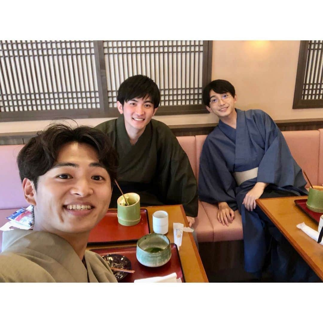 伊豆蔵将太さんのインスタグラム写真 - (伊豆蔵将太Instagram)「アナウンサーの同期たちと久しぶりに会えました！ 学生時代は共に就活を頑張り、今はそれぞれの地で活躍する、仲間であり最高の友達です。 . せっかく集まれたので、みんなで着物を着てみました。 . 会話は止まることを知らず。 笑い疲れました。笑 本当に楽しい時間でした。 . また集まれたらいいなあ。 . #メーテレ #アナウンサー  #伊豆蔵将太」6月2日 14時50分 - shota_izukura_nbn