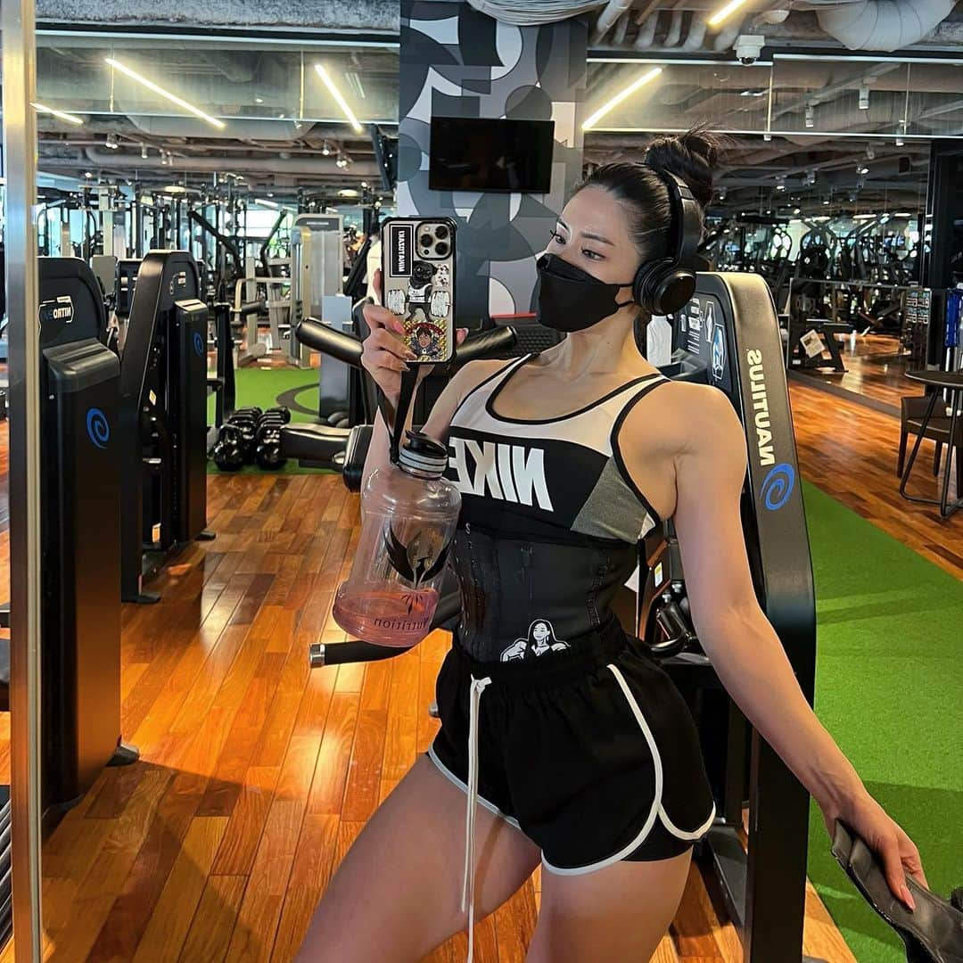 中村真央のインスタグラム：「🦦💙」