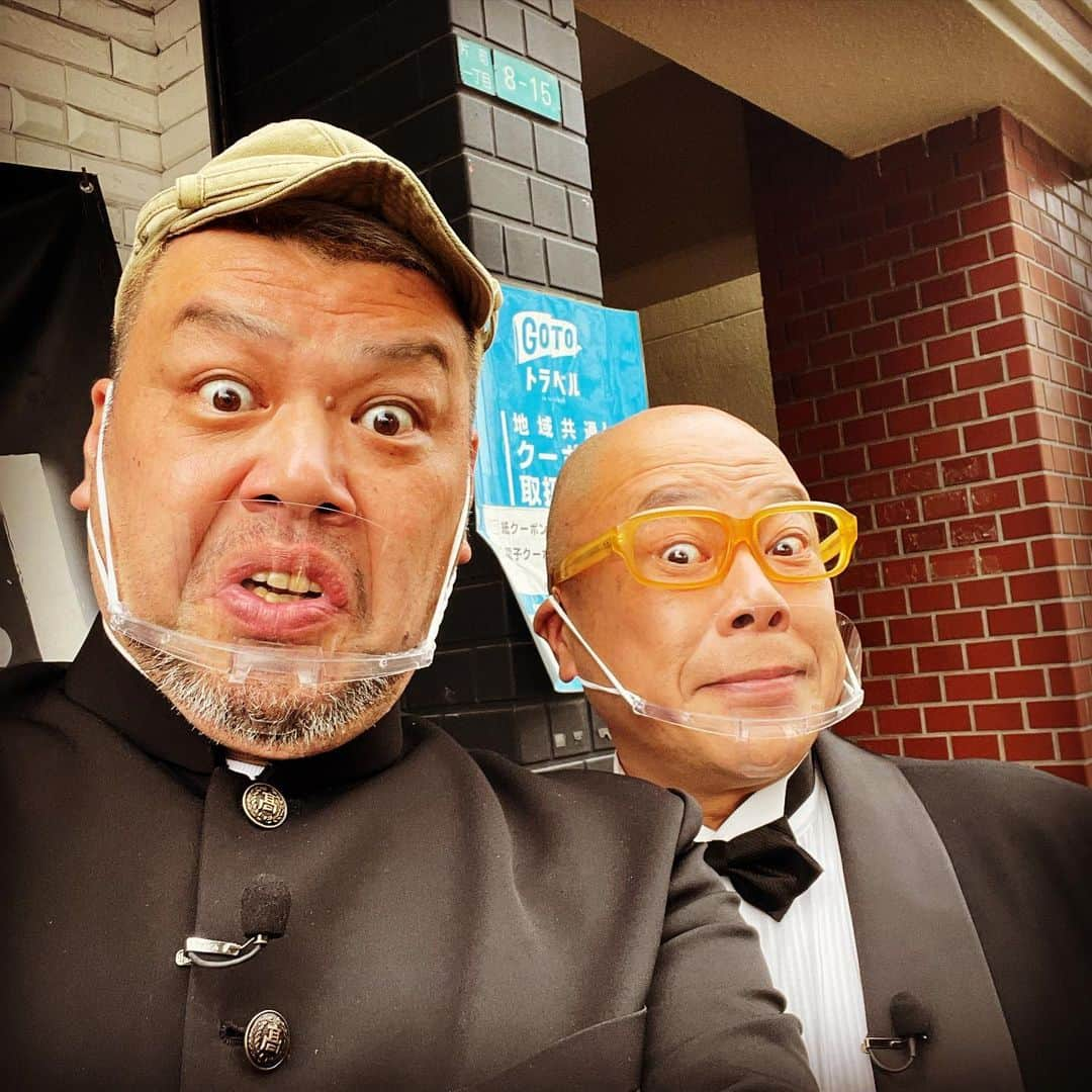 くっきー（川島邦裕）さんのインスタグラム写真 - (くっきー（川島邦裕）Instagram)「#タージン大先生 #と #僕 #ロケが神の域 #桁違いのロケ神様 #ロケ終わり気がつけば #ひざまづいておりましたよ #ふしゅー #テレビ大阪 #音楽爆弾」6月2日 15時16分 - nikuguso_taro