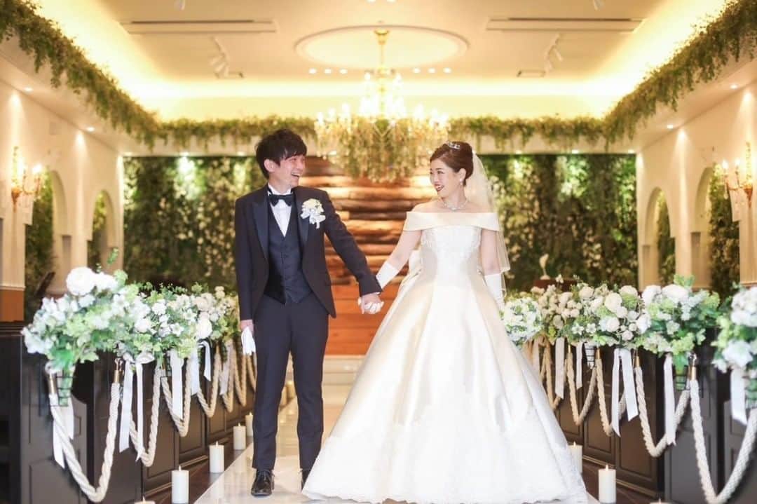 ラフィネ・マリアージュ迎賓館 大分県別府市のインスタグラム：「. .  素敵な笑顔のおふたり ♡ 　　 . . ▼ご見学のご予約やお問い合わせは プロフィールのリンクからお進みください💐 @raffine_mariage」