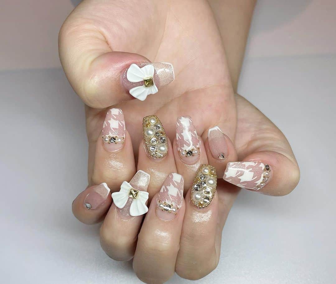 桜木妃奈のインスタグラム：「新しいネイル #newnail #nails #渋谷ネイルサロン #渋谷ネイル #東京ネイルサロン #量産型ネイル #3dネイル #埋めつくしネイル #キラキラネイル #ネイルサロン」
