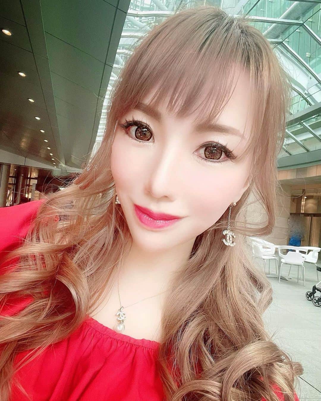 のインスタグラム：「先日 #aclinicで、 永江先生（@aclinic_nagae） ▶️ #セラミック永江 #永江章人 に施術して頂いた『スマイルリップ』💋  唇が少しぷるんとして、ボリュームが出ました😆 周りからは気付かれないほどのさりげない感がお気に入り💋💕  @a_clinic_dental   #スマイルリップ #aclinic #aクリニック #エークリニック #aclinicデンタル #aclinicdental #デンタルクリニック  #審美歯科 #矯正歯科 #リップヒアル #唇ヒアルロン酸 #口角ボトックス #M字リップ #Cカールリップ  #アヒル口 #リップ #リップグロス #ラシャスリップス #歯科医師」