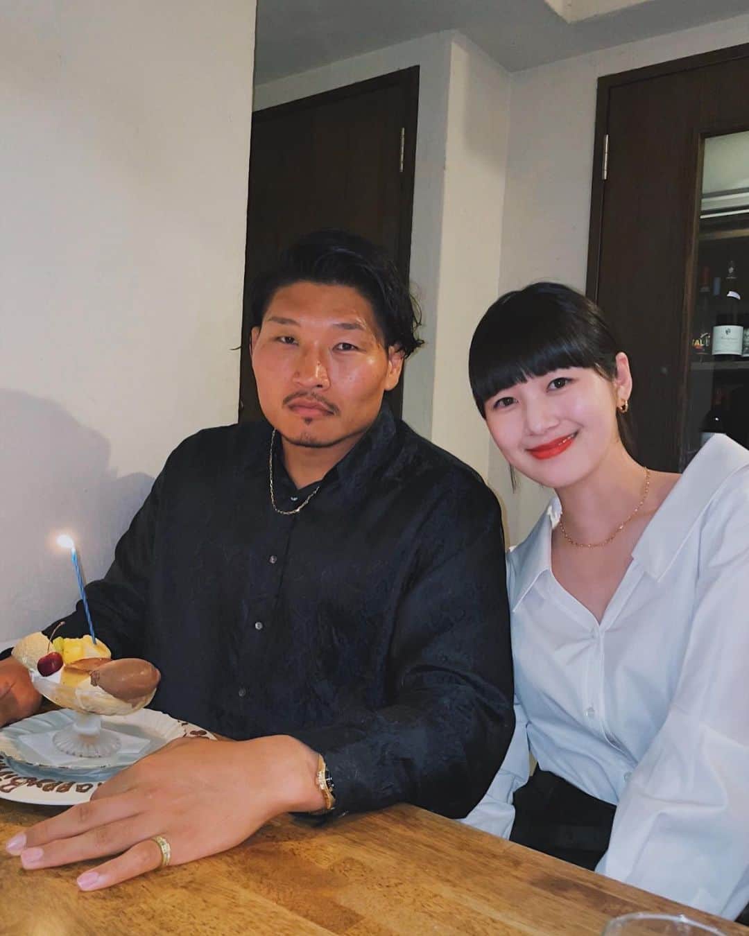 稲垣啓太のインスタグラム：「32歳の誕生日を妻が祝ってくれました。  沢山の御祝いやメッセージに感謝。  明日から日本代表合宿。 襟を正してやるしかねぇな💐」