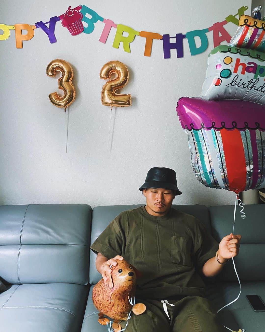 新井貴子のインスタグラム：「32歳になられました。 Happy birthday!♡  明日から合宿頑張って🙏🏻🔥」