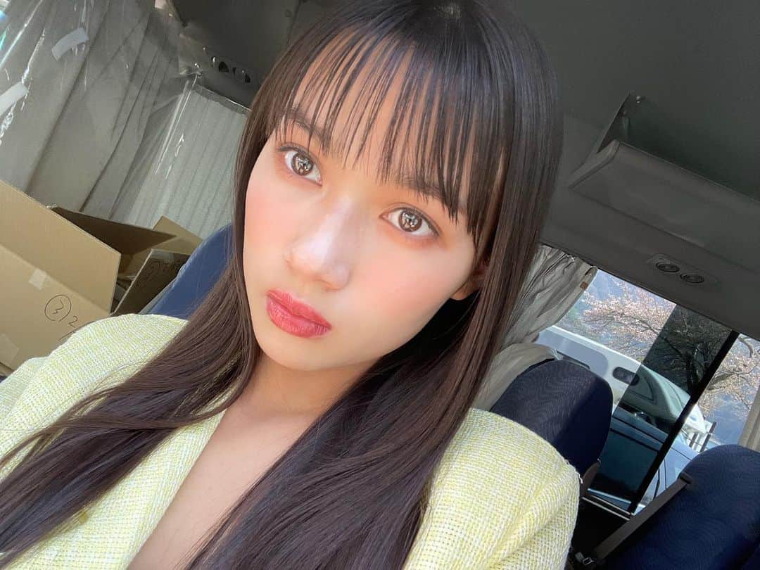 新井舞良のインスタグラム：「6月出だし好調？😏 本日私は外で1日ロケだったためこんがり焦げました。 にしてもリップアーマー強い。いつも私の味方💪🏻💋  Has your June started off well? Today I was working outside all day so I got toasted. But lip armour saved my lips 💋」
