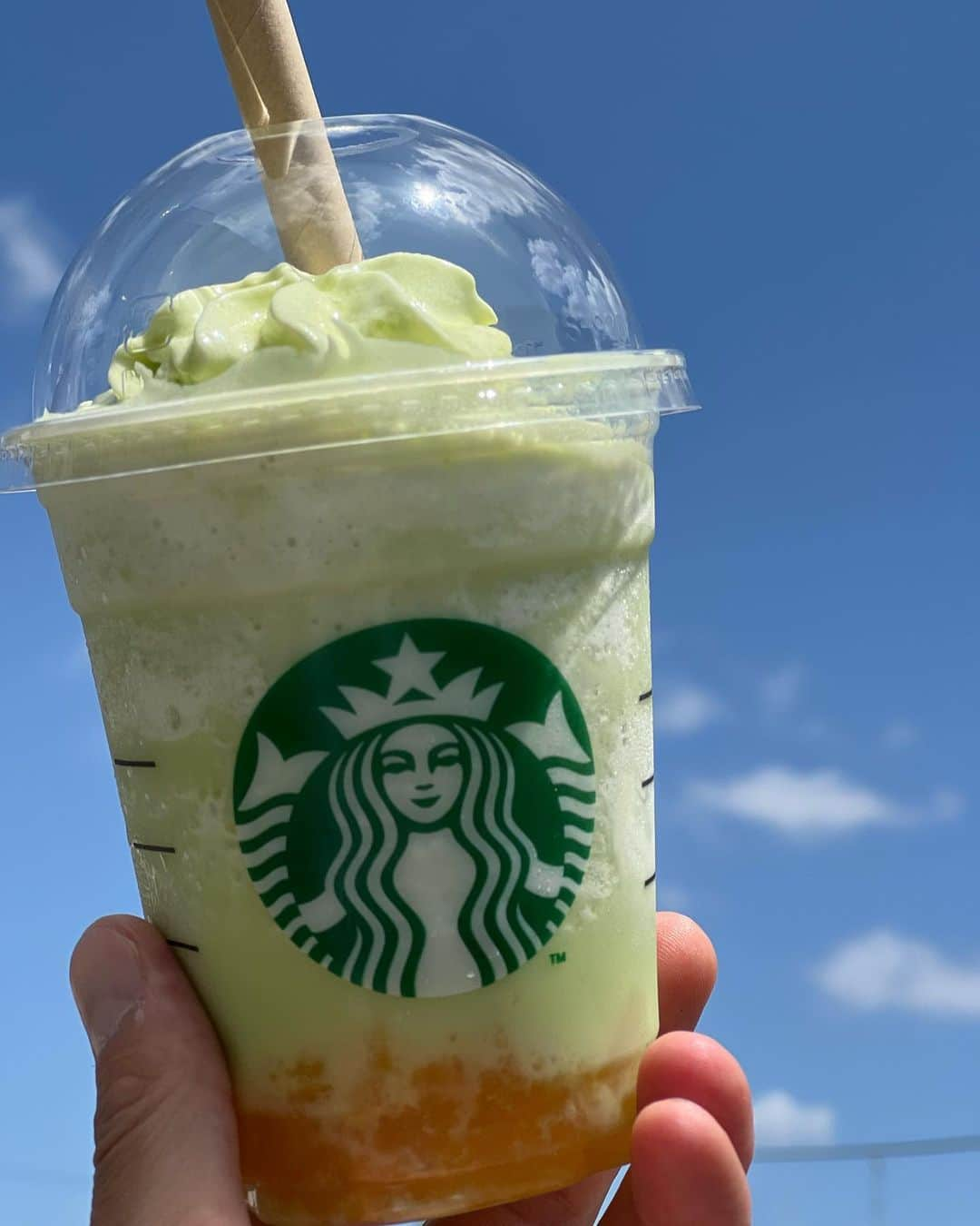 澤野大地のインスタグラム：「もうほぼメロン。  #starbucks  #メロンオブメロンフラペチーノ」