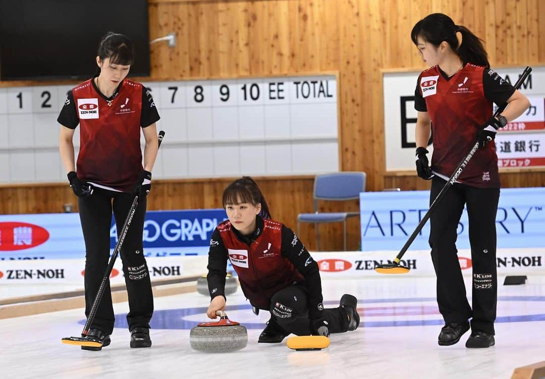 北澤育恵さんのインスタグラム写真 - (北澤育恵Instagram)「.  日本カーリング選手権大会準優勝🥈でした。温かく応援してくださったファンの皆さま、大会運営の皆さま、支えてくださったスタッフ、トレーナー、会社の方々本当にありがとうございました🙇 結果は悔しさもありますが、今後成長するための課題も沢山見つかりました👁今シーズンはとても長く、このチーム全員で今シーズン最後の大会を締めくくれて良かったです🫶 みんなお疲れ様でした！！！ みんなありがとおおおお！！！ 来シーズンもっともっとレベルアップしていきます🔥🔥🔥  これからも応援よろしくお願いします！！！  写真（C）JCA  #curling#カーリング #JCC2022 #日本カーリング選手権 #中部電力カーリング部 #instasports #instagram」6月2日 20時55分 - ikue.kitazawa.be_chan