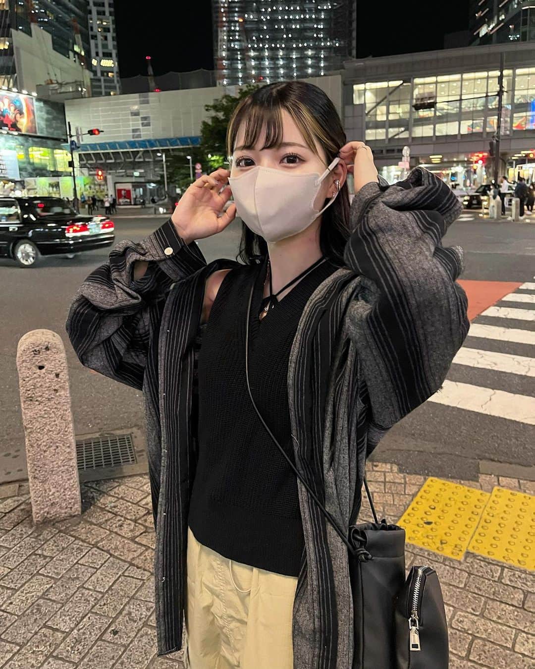 sarimaru(国木田さりまる)のインスタグラム：「スライドしたらマスク外れるよ💭😷」