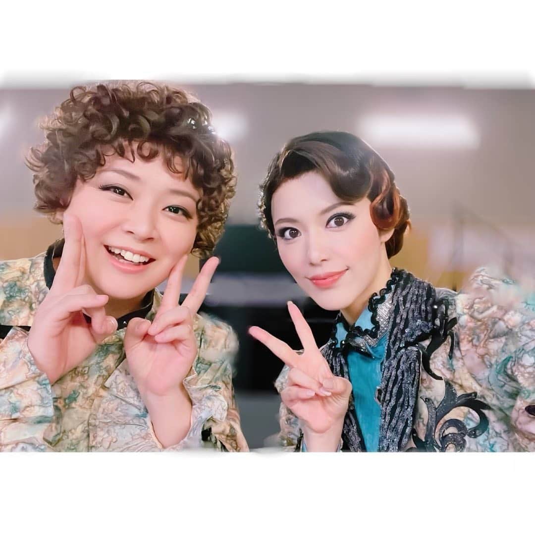 のインスタグラム：「どうも。たそです。  いよいよ明日から 舞台「HELI-X Ⅲ～レディ・スピランセス～」 が始まります！  お稽古の序盤は何もかもがわからないことだらけで、戸惑うばかりの日々でしたが、  演出の西森さん、スタッフさん、そしてキャストの皆さんに支えていただき、ここまで来ることが出来ました。  ここ最近は、 毛利さんの紡ぐヘリックスの世界に少しずつ歩み寄りながら、  『ここにも筋肉ってあったんだ…』という筋肉痛になったりと、味わったことのない爽快な疲労感に心躍るようになりました(^^)  そしてなにより、同期のあやかちゃん @sho_ayanagi_official  が側にいてくれることがとても心強いです(^^)  明日はとても緊張するとは思いますが、 ここまで皆さんと重ね合わせてきた層の厚さを感じていただけるように精一杯努めますので、 何卒よろしくお願いいたします(^^)  #舞台heli_x  #舞台HELI_Ｘ  #2枚目と3枚目は #あやかちゃんのハピバお祝い(^^) #おめとー」
