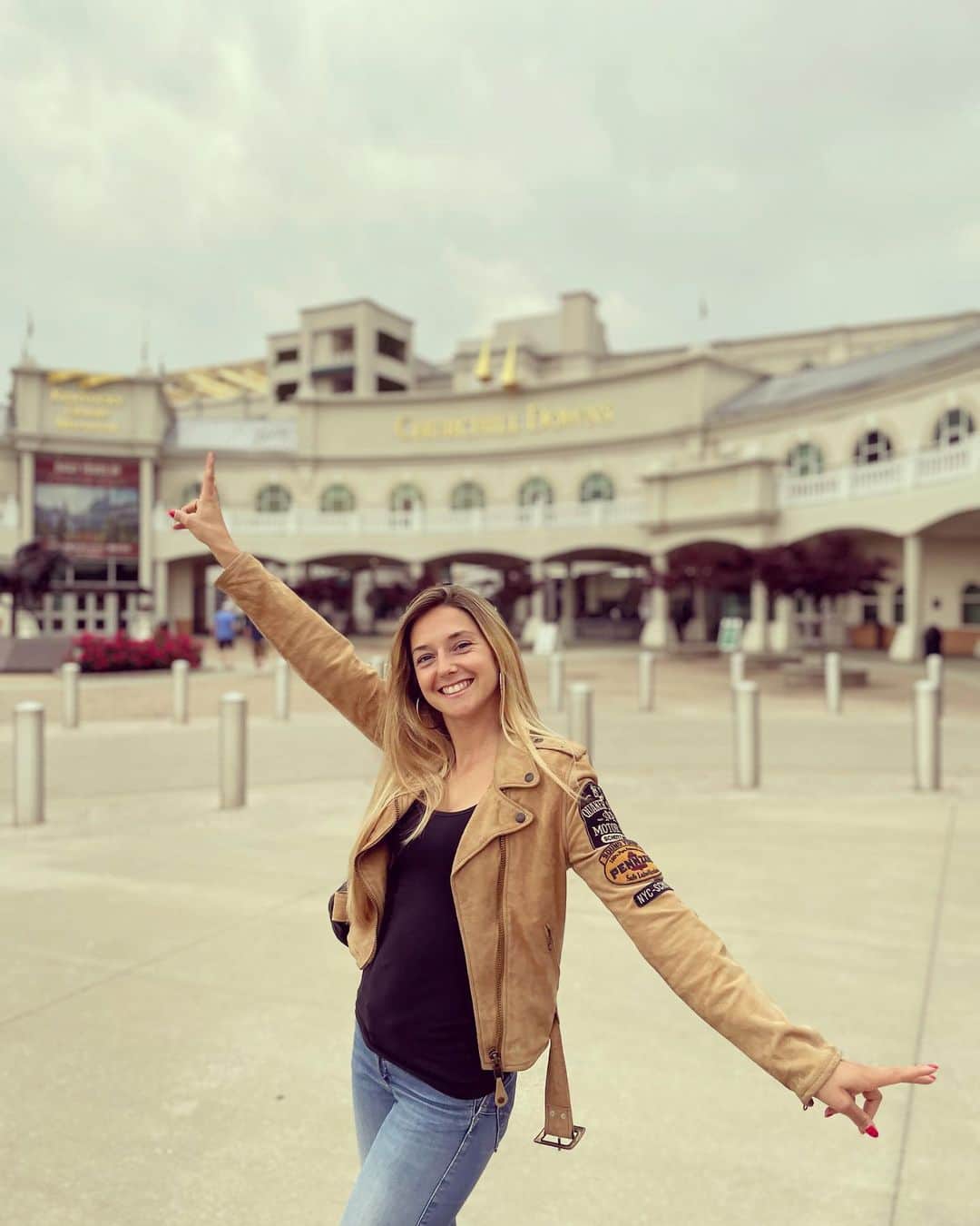 ミカエル・ミシェルのインスタグラム：「Churchill Downs, I am here 💫」