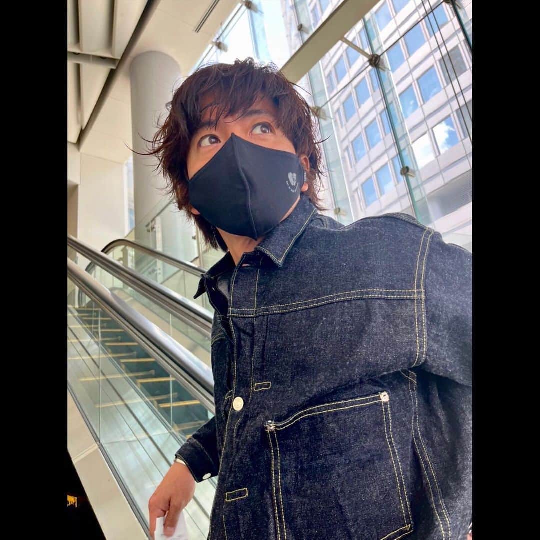 木村拓哉さんのインスタグラム写真 - (木村拓哉Instagram)「⁡ ⁡ ⁡ 「未来への10カウント第8話、受け取ってくれてありがとうございましたぁ〜❕ 自分もオンエアで出来上がりを確認しましたぁ〜❕ 現場のスタッフ、キャストの皆さんに感謝です❕ ⁡ 最後まで宜しくお願い致します❕」 ⁡ PEACE‼︎ ⁡ STAYSAFE! ⁡ 拓哉 #木村拓哉#TakuyaKimura」6月2日 22時38分 - takuya.kimura_tak