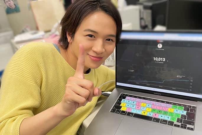 直川貴博さんのインスタグラム写真 - (直川貴博Instagram)「YouTube❤️#ノウパンちゃんねる チャンネル登録者数１万人突破っ‼️  去年の夏に開設して…間もなく1年。 多くの方にご覧いただき感謝感謝でございます💜  この前 #Wikipedia を見ると…【福島中央テレビ アナウンサー、#YouTuber】と記載いただいてました🖋  Σ(￣。￣ﾉ)⁉️←  これからは、YouTuberとしての自覚をもって撮影に挑みたいと思います🙇🏻‍♀️🙇🏻‍♂️✨  …ウソです。調子に乗りました。 私がYouTuberだなんて、本家の皆様に失礼だわわ⚡️  今後とも宜しくお願いいたしま〜す🌐💫  そして #ノウパンちゃんねる のスタッフが…何やら不審な動きをしているのを嗅ぎつけました(@￣ρ￣@)  怖いです。  次は何が…はじまるのやら(ﾟωﾟ)💦  #これからもよろしくお願いします  #YouTube #チャンネル登録者数 #1万人 #ありがとう  #福島中央テレビ #中テレ #アナウンサー #直川貴博 #ノウパン」6月2日 23時00分 - noupan_official