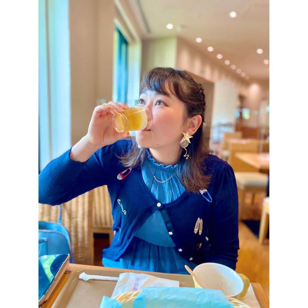 宇田川紗稚のインスタグラム：「.⭐️＝🔵 ⁡ ビールじゃないです。 梅ゼリー。 嘘じゃないです。梅ゼリー。 本当に。 ⁡ #ビール好き #だけどこれは #梅ゼリー #ビールにしか見えない #夢の時間」