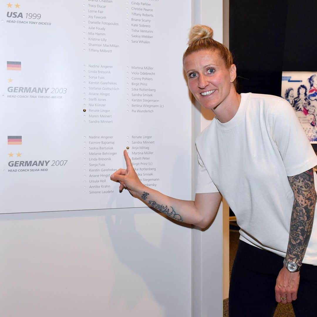 アーニャ・ミッタークさんのインスタグラム写真 - (アーニャ・ミッタークInstagram)「Anja Mittag was the special guest at our @wchampionsleague Live Analysis event two weeks ago 🙌   Before the event she toured the museum with FIFA Museum Managing Director Marco Fazzone and Ambassador Prisca Steinegger and of course got to hold the @FIFAWomensWorldCup Trophy once more 🏆   The 2007 Women’s World Cup winner’s visit is now forever remembered in our Wall of Champions 🇩🇪   #FIFAMuseum #FIFAWWC #Museum #MuseumLife #MuseumTour #Legend #Germany #DFBFrauen」6月3日 0時04分 - anjamittag