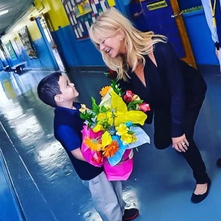 のインスタグラム：「My hope for a happier and healthier future for the children of the world 🤍 @mindup」