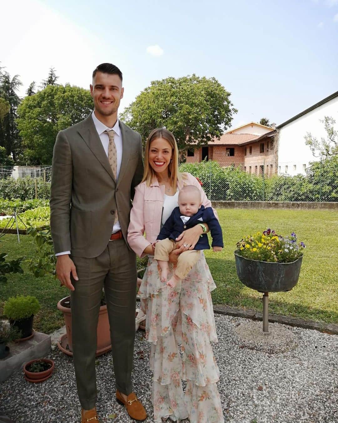 アンドレア・セクリンのインスタグラム：「Wedding day 🥳 Luca&Giulia ❤️」