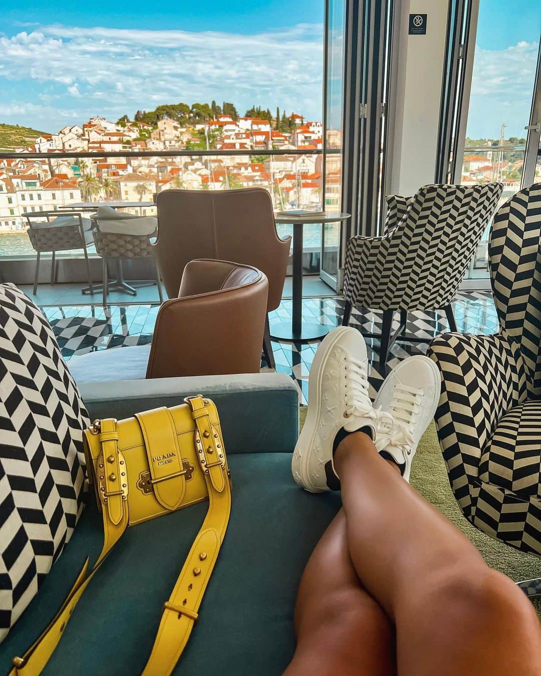 Aylen Aのインスタグラム：「Chillaxin’ 😌」