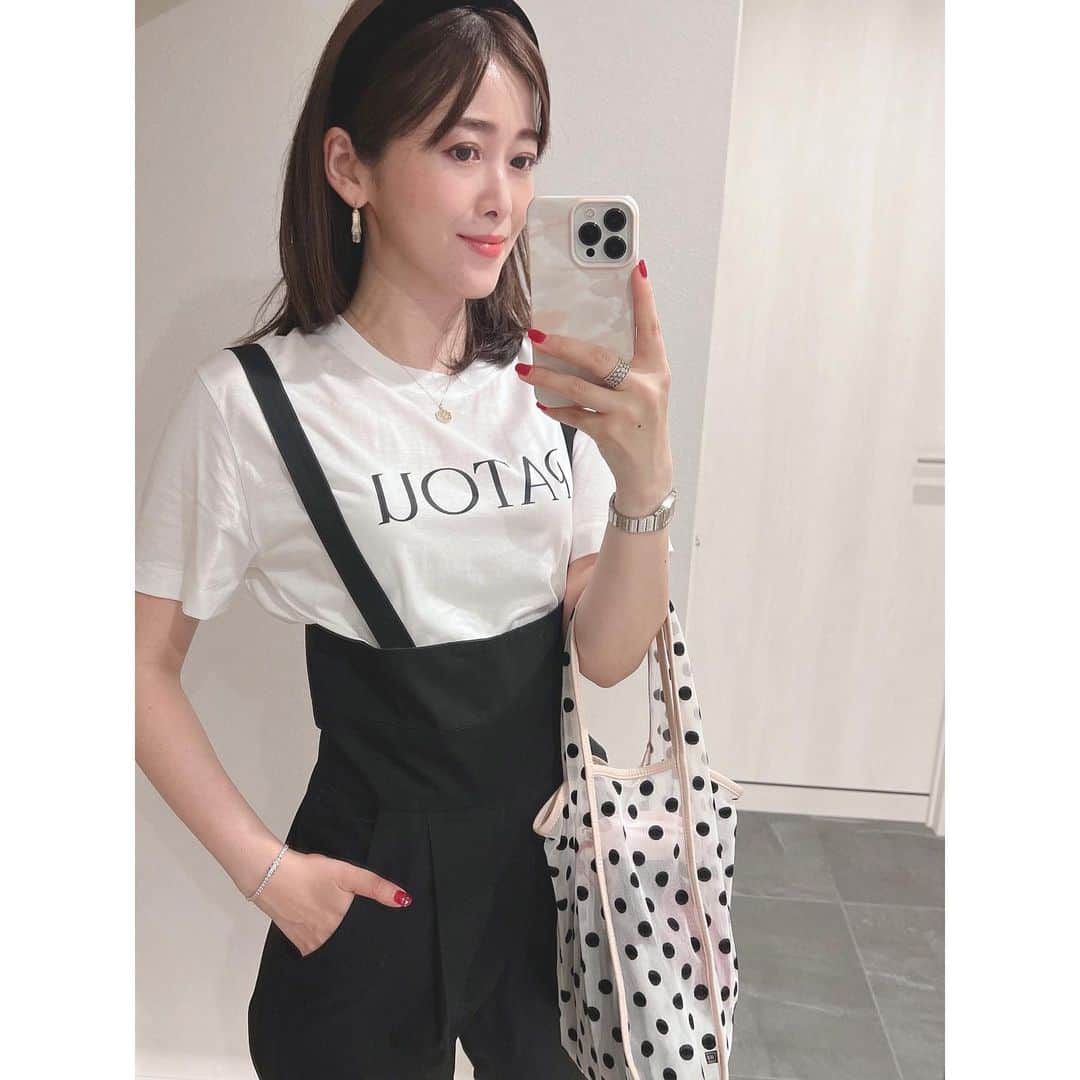 山本みらいのインスタグラム：「大好きな方の結婚&バースデー祝いへ♪ストーリーズにもちょこっと載せました☺︎  夜の外出が久しぶりでワクワクしながら🎪  そしてなぜか、突如3日連続で カチューシャをつけています🤣  #コーディネート Tシャツ @patou #patou カチューシャ　@chapeaud_o #シャポードオー」