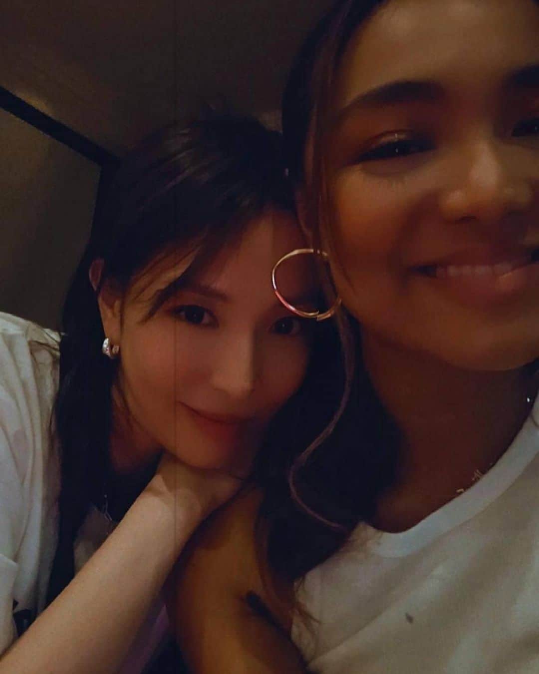 BoAのインスタグラム：「15歳からのBest friend❤️ こうやって2人でいつだってtalkin’ all day ずっとこのままでいられたらいいね🎶🎵」