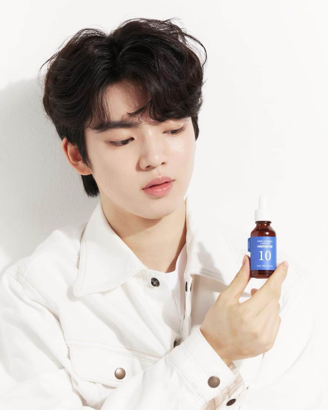 チャ・ジュンファンのインスタグラム：「With @itsskin_official 💙💚  #잇츠스킨 #감초줄렌 #파워10  #파워10포뮬라 #타이거시카  #누나_나랑_감초할렌💙」