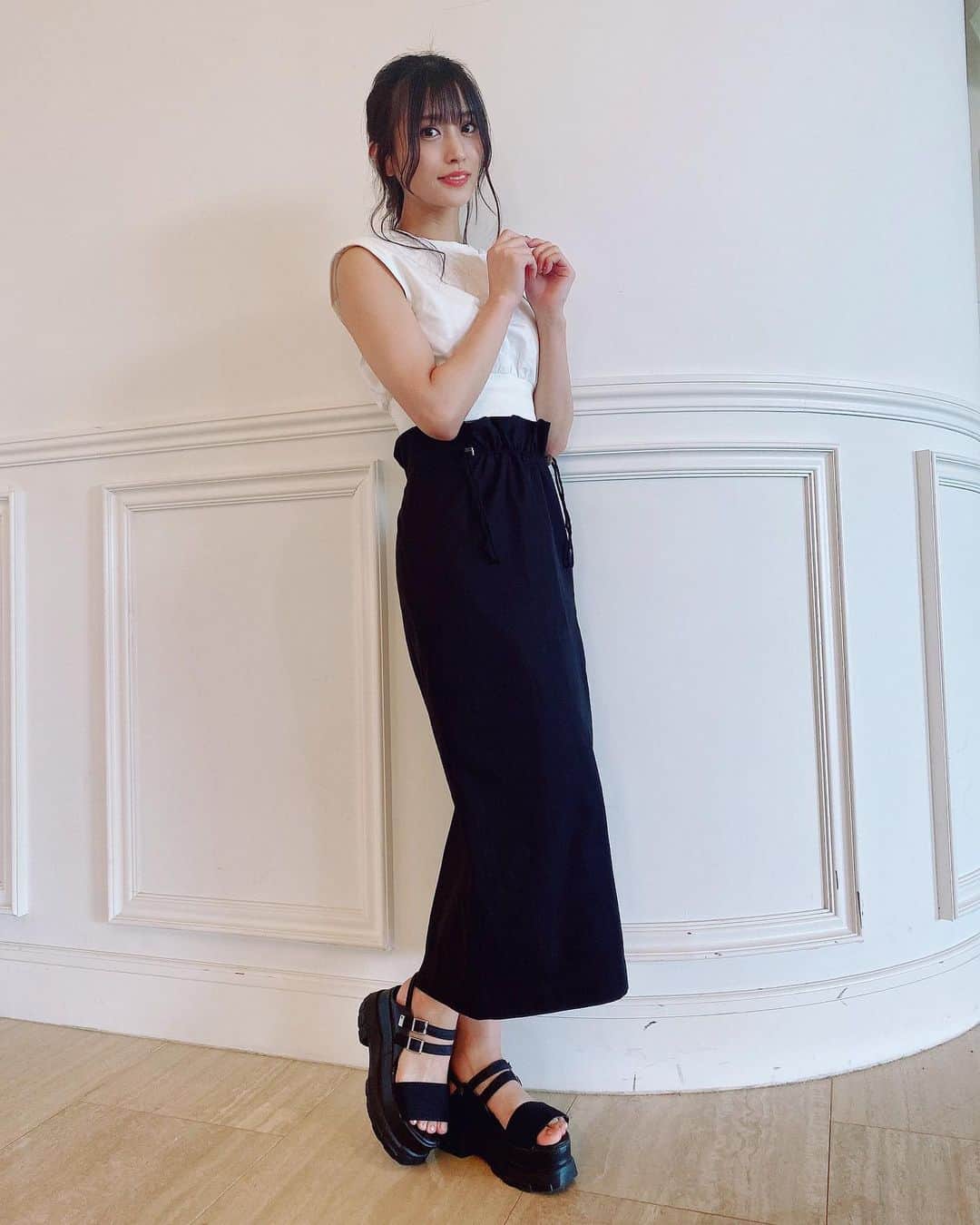 根岸愛のインスタグラム：「👗✨👗 . あったかくなってきたね😊💕 ノースリーブの季節🌞 でも梅雨入りかなぁ☔️ #fashion #markstyler #evris #resexxy #ねぎしふく #ねぎ私服 #私服」