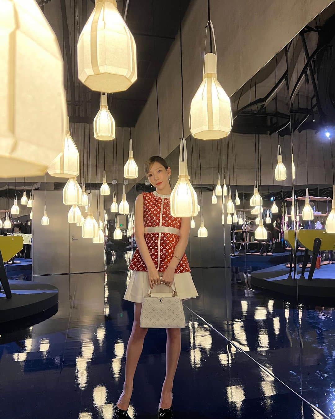 テヨン のインスタグラム：「힐링🫠💡 @louisvuitton #LVobjetsnomades 루이 비통 오브제 노마드 전시 (Louis Vuitton Objets Nomades Exhibition) 2022. 6. 7 - 6. 19」