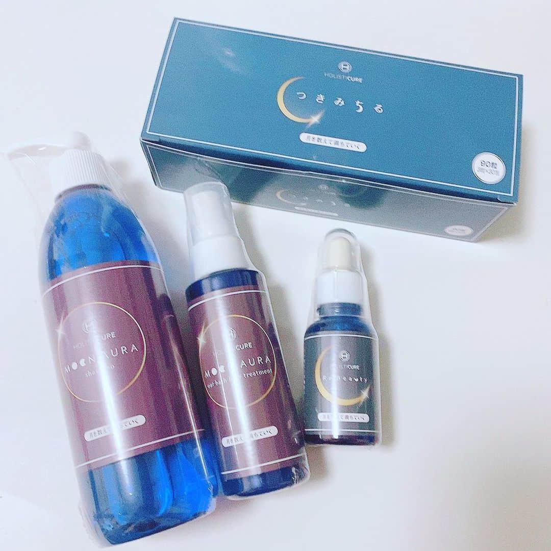 日菜あこさんのインスタグラム写真 - (日菜あこInstagram)「やせ型でたんぱく質の消化・吸収が苦手な方✨ミネラルバランスが崩れている方🍃妊娠時系列の方のミネラルアンバランスが引き起こす未病ケアに🤰✨  ミネラルバランスを整えるサプリメント「つきみちる」🌙  ＠holisticure.nutrition  自然派マルチミネラルサプリメント「つきみちる」は婚活期・妊活期・妊娠期・産後ReBeauty期の方のために開発したサプリメント💊  数々の臨床研究でミネラル改善等による健康増進効果が実証されているオイスターキュアをベース💕  出張や旅行時にハンドバックにいれて１回分ずつ持ち運びしやすい個包装でとっても便利✨  カプセルの材料にもこだわっていて胃腸にやさしく栄養補給の効率化💕  カプセルでのみやすいから続けられるし、お肌や身体も整ってハッピー😍  サプリのほかにもシャンプーやアウトバストリートメントに美容液までどれも成分にこだわった最高の品です❤️  大丸梅田店でポップアップも開催されました🤗♥️  是非使ってみてください😆💕  ＃ミネラルヘルス ＃未病ケア ＃つきみちる ＃妊娠時系列 ＃美活妊活健活 #PR」6月3日 16時02分 - hinaako_official