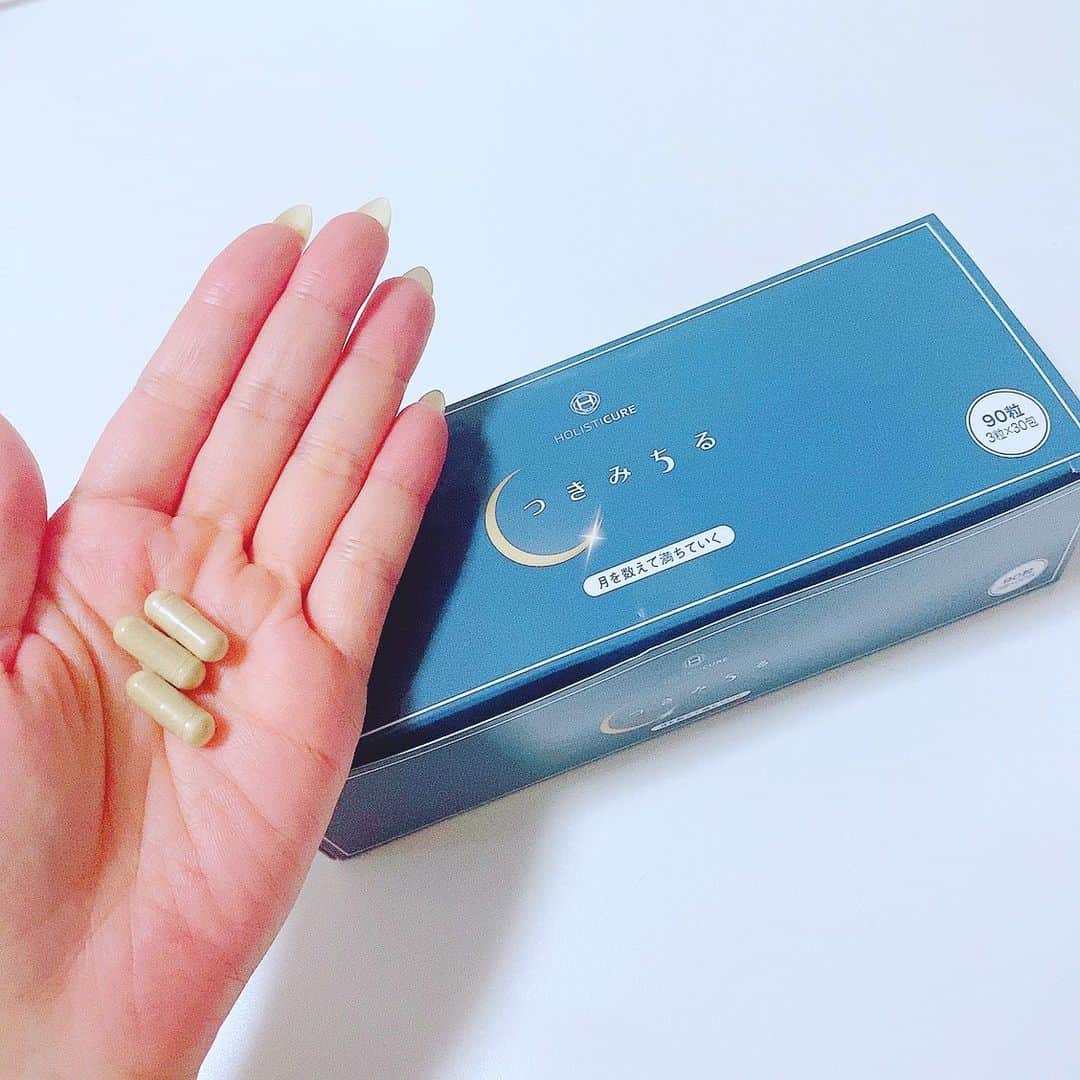 日菜あこさんのインスタグラム写真 - (日菜あこInstagram)「やせ型でたんぱく質の消化・吸収が苦手な方✨ミネラルバランスが崩れている方🍃妊娠時系列の方のミネラルアンバランスが引き起こす未病ケアに🤰✨  ミネラルバランスを整えるサプリメント「つきみちる」🌙  ＠holisticure.nutrition  自然派マルチミネラルサプリメント「つきみちる」は婚活期・妊活期・妊娠期・産後ReBeauty期の方のために開発したサプリメント💊  数々の臨床研究でミネラル改善等による健康増進効果が実証されているオイスターキュアをベース💕  出張や旅行時にハンドバックにいれて１回分ずつ持ち運びしやすい個包装でとっても便利✨  カプセルの材料にもこだわっていて胃腸にやさしく栄養補給の効率化💕  カプセルでのみやすいから続けられるし、お肌や身体も整ってハッピー😍  サプリのほかにもシャンプーやアウトバストリートメントに美容液までどれも成分にこだわった最高の品です❤️  大丸梅田店でポップアップも開催されました🤗♥️  是非使ってみてください😆💕  ＃ミネラルヘルス ＃未病ケア ＃つきみちる ＃妊娠時系列 ＃美活妊活健活 #PR」6月3日 16時02分 - hinaako_official