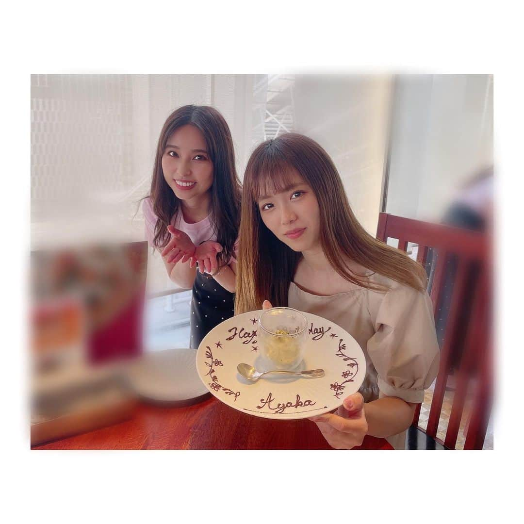 森田彩花さんのインスタグラム写真 - (森田彩花Instagram)「👱‍♀️👩🏻🫶 . りなちゃんが祝ってくれた🥺♡ プレゼントもありがとぉ🥺♡ ． ほんま写真撮らなさすぎて りなと会う時撮るか撮らんかくらい🫣 2枚目3枚目は前会った時の🫣 んで更新する事もなさすぎて🫣 ． 5月29日で27歳なったよん👱‍♀️💓 コメントくれた皆もありがとぉ〜🫶 ． #5月29日 で #27歳  #まだまだ #楽しんでこ 🥰」6月3日 17時38分 - ayaka_morita0529