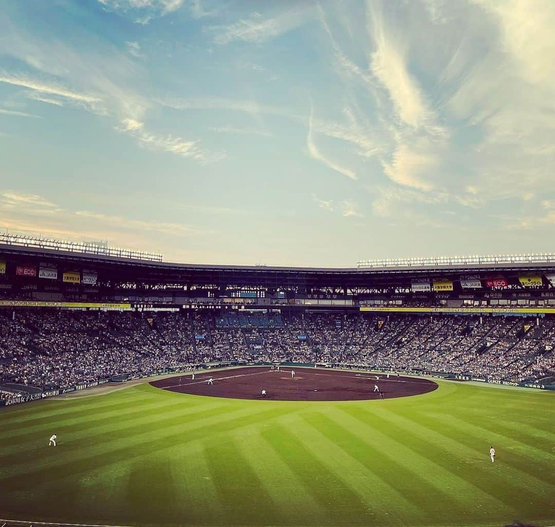 新庄剛志さんのインスタグラム写真 - (新庄剛志Instagram)「17歳でここ甲子園球場に育てられ　監督としてまた甲子園球場に戻ってくる事ができ なんか胸が熱くなりました  今から試合に行ってきます😊🤙‼️  有難う　阪神甲子園球場🙇‍♂️‼️」6月3日 17時38分 - shinjo.freedom