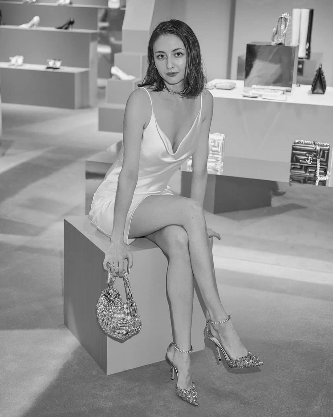 エリーローズのインスタグラム：「@jimmychoo AW2022 Exhibitionに伺いました。Dynamic Glamourをテーマに、メタリックをモチーフにしたコレクション。私は新作からロングブーツをセレクト。 脚をきれいに魅せてくれるからほんとすき♡ 届くのが楽しみー！  #jimmychoo #jimmychooautumn2022 #ジミーチュウ」