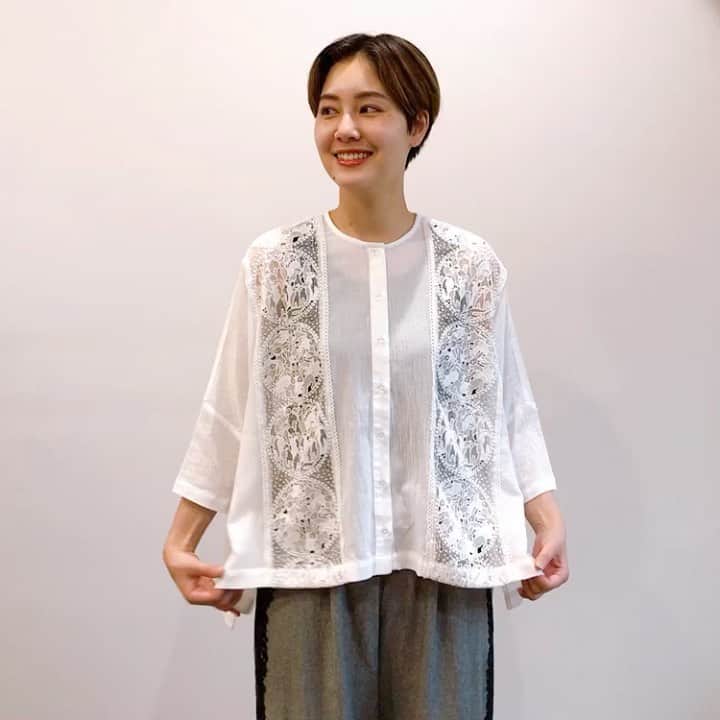 marbleSUD(マーブルシュッド) のインスタグラム：「この夏最大の注目アイテム！ついに入荷しました🐰  marble SUDオリジナルのレースシリーズ「LOTS LACE」。繊細なレースの中にはウサギやペンギンが隠れています。華やかなかつキュートな一枚です。」