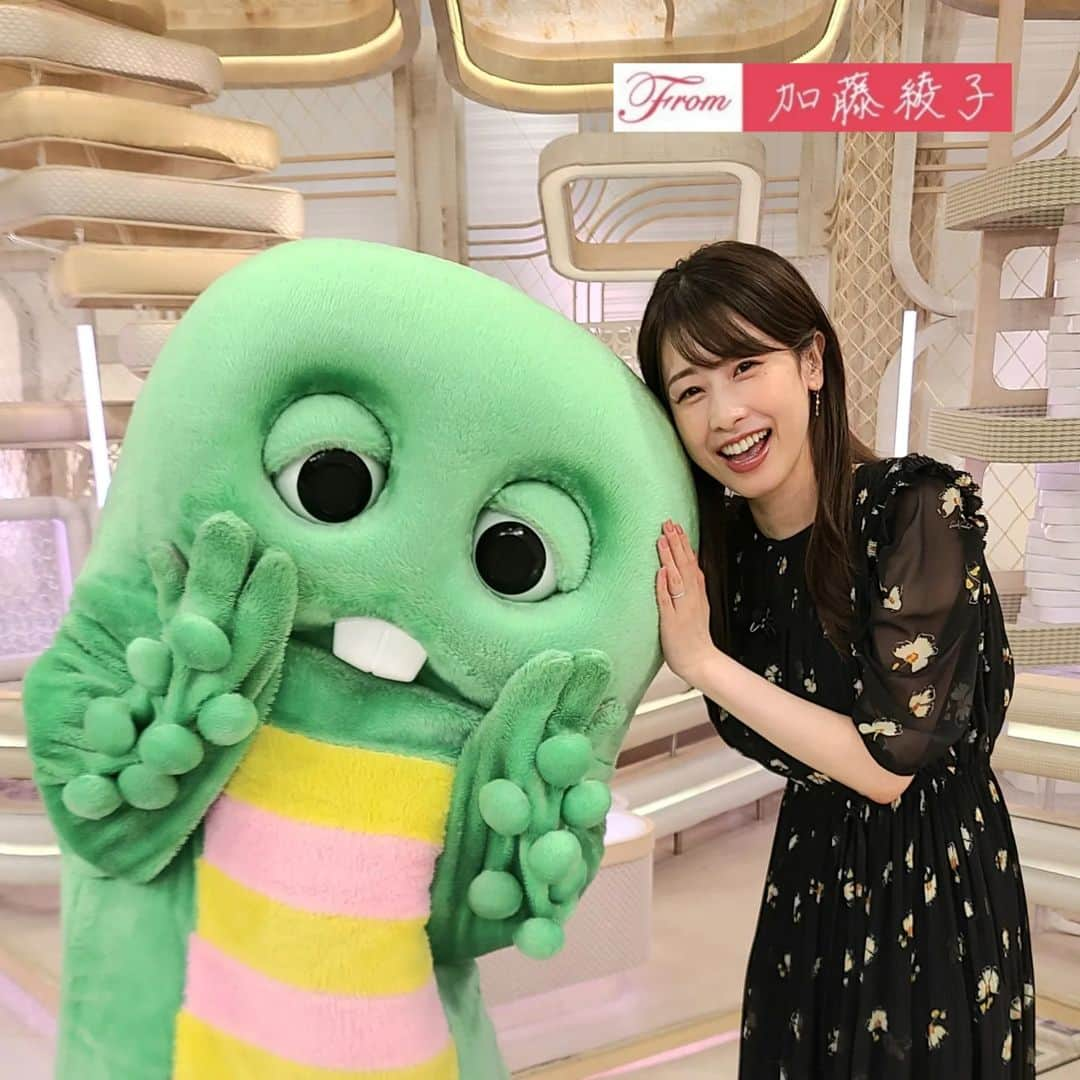 フジテレビ「プライムニュース イブニング」さんのインスタグラム写真 - (フジテレビ「プライムニュース イブニング」Instagram)「【今週の From加藤綾子 】  きょう、加藤綾子キャスターの番組卒業が発表されました。私たちスタッフも寂しい気持ちではありますが、卒業までの４ヵ月、これからも加藤キャスターと一緒に、日々のニュースをわかりやすくイット！らしくお伝えできるよう、スタッフ一同邁進して参ります。  引き続きよろしくお願いします。  #加藤綾子　@ayako_kato.official #ガチャピン　@gachapin_official #榎並大二郎 @enami_daijiro #From加藤綾子 #Fromスタッフ一同 #イット #来週もよろしくお願いします」6月3日 19時12分 - livenews_it