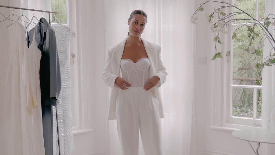 LA PERLAのインスタグラム：「Newly engaged Londoner and model @sarahlysander styles a curated edit of La Perla bridal favourites with her own distinctive sartorial stamp. #SayYesInLaPerla」
