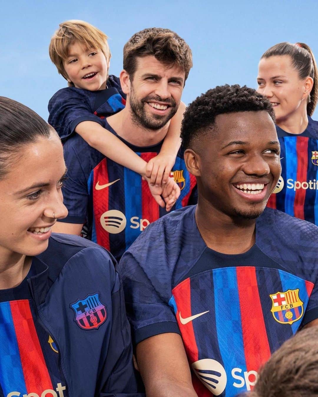 ジェラール・ピケさんのインスタグラム写真 - (ジェラール・ピケInstagram)「The new Barça kit is…😍💙❤️」6月4日 0時00分 - 3gerardpique