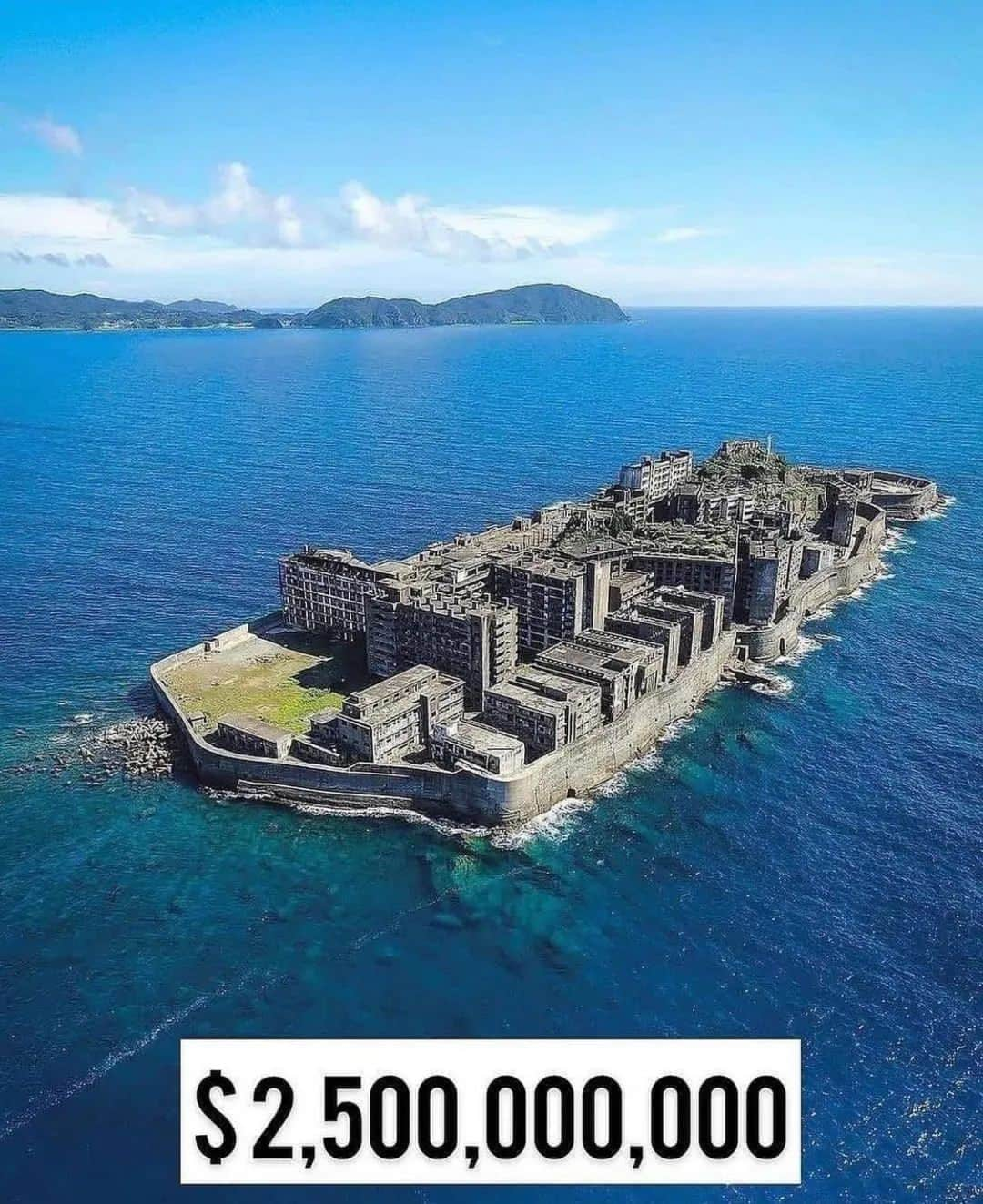 Abandoned Placesのインスタグラム：「Hashima Island (端島) is an abandoned island of Nagasaki, lying about 15 kilometers (9 miles) from the center of the city. It is one of 505 uninhabited islands in Nagasaki Prefecture. The island's most notable features are its abandoned concrete buildings, undisturbed except by nature, and the surrounding sea wall... 😳   📸 @espinas3   Via @deserted.places  #deserted #desertedplaces #desertedbeach #desertedisland #deserted_ohio #desertedgetrailcams #desert #deserts #creepy #creepycute #creepyart #creepyfacts #creepypasta #abandoned #abandonedplaces #abandoned_junkies #abandonedafterdark #abandonedworld #abandonedbuilding #abandonedcentral #abandonedcar #abandonedexcellence #abandonedphotography #abandonedhouse #abandonedporn #abandonedcars #abandonedfactory #abandonedplace #abandonedbuildings #abandonedearth .」