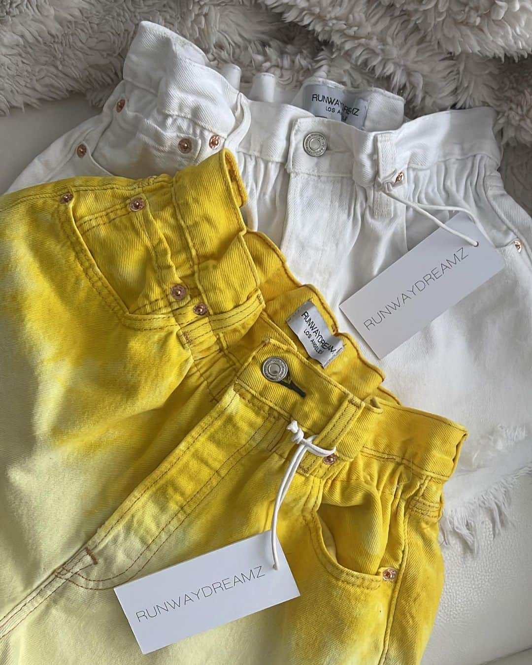 Runwaydreamzのインスタグラム：「Summer vibes ☀️🍋 💛 . . . . #runwaydreamz #vintagefashion #love #obsessed #streetstyle #jeans #girl #goals #sustainablefashion #shorts #lifestyle #tan #custom #denim #sexy #girlssupportgirls #girlpower #vintage #reconstructed #iconic #couture #vintagefashion #beach #essentials #shortshorts」