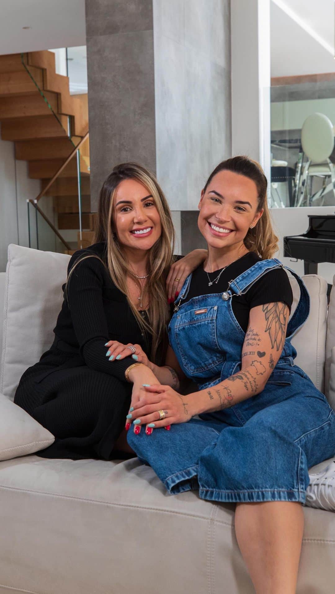 アンネ・コウチーニョのインスタグラム：「Gente, depois de alguns problemas técnicos com o insta, aqui esta o episódio do meu bate-bola com a Larrissa (sem problema no áudio 🥵)   @larissa_peereira você é uma inspiração, que delícia de conversa.. amo vc e sua família ❤️」